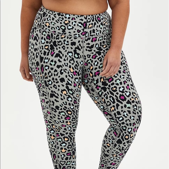Torrid Leopard Activewear Set - Picture 9 of 10